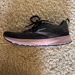 Womens Brooks shoes